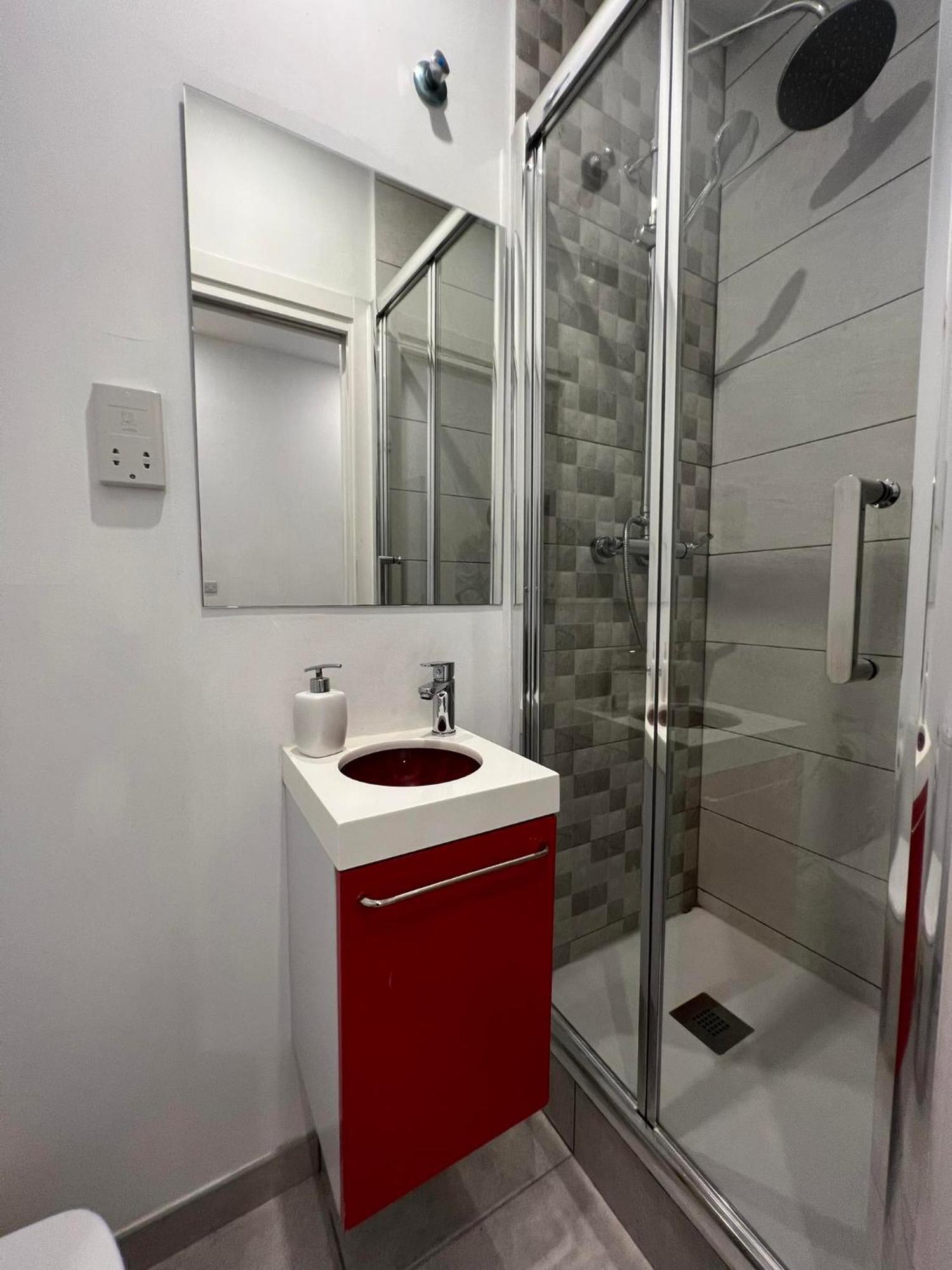 2Br And 2Ba In The Zoko Cozy And Convenient Lägenhet Gibraltar Exteriör bild